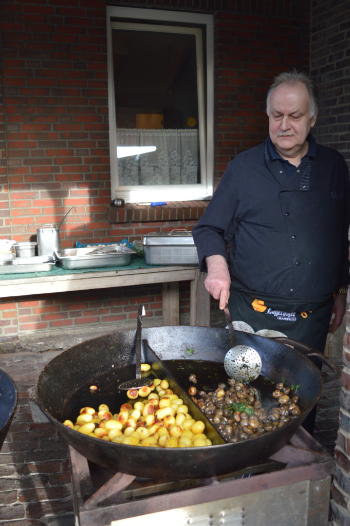 Nordsee Niedersachsen Familotel Friesland-Stern Haflinger Friesen Wangerland Horum Familienurlaub Reiten Appartments Spielplatz Grillen Pfanne Champignons Kartoffeln