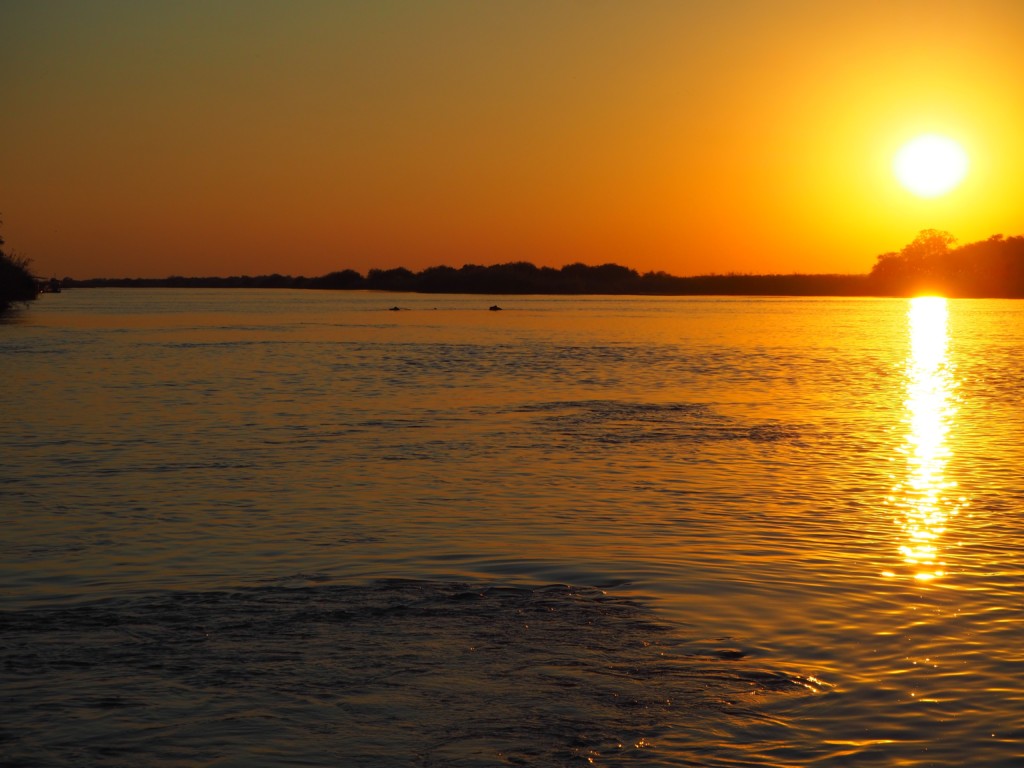 Namibia Okavango Hakusembe Lodge Fluss Strand Sonnenuntergang Sunsetcruise