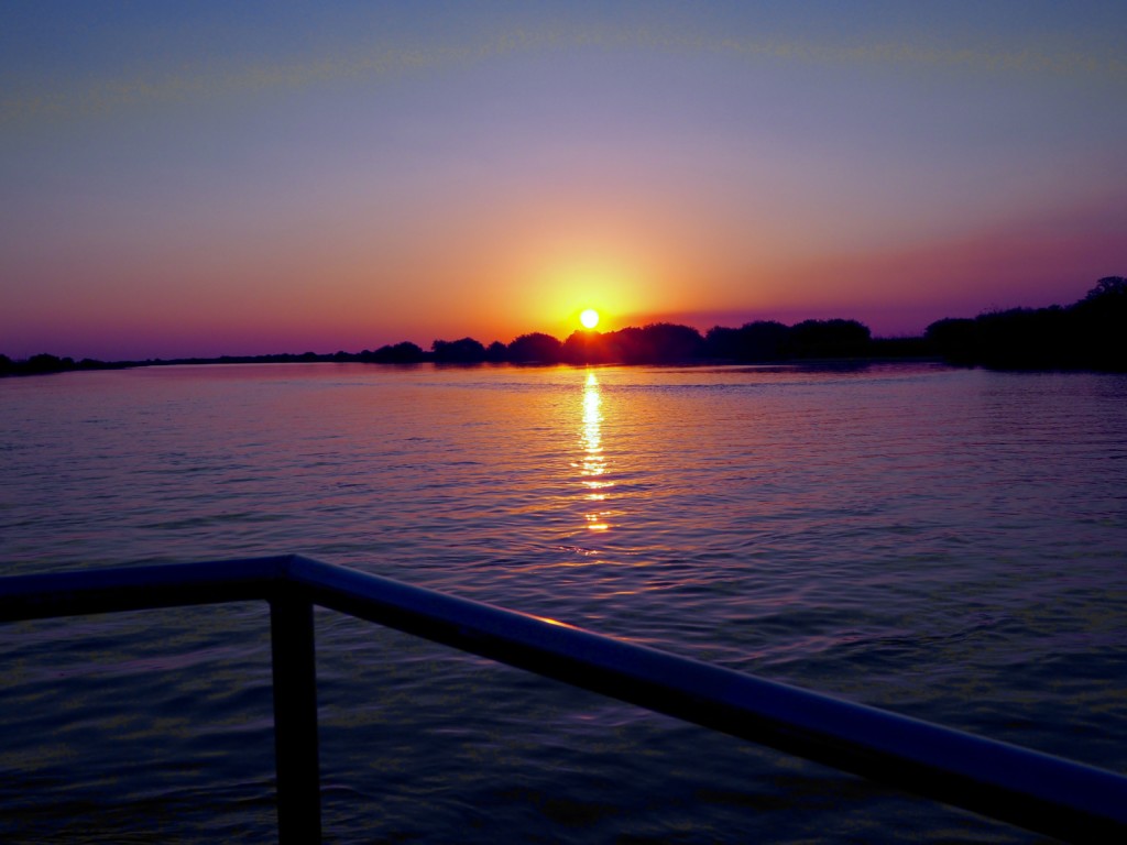 Namibia Okavango Hakusembe Lodge Fluss Strand Sonnenuntergang Sunsetcruise