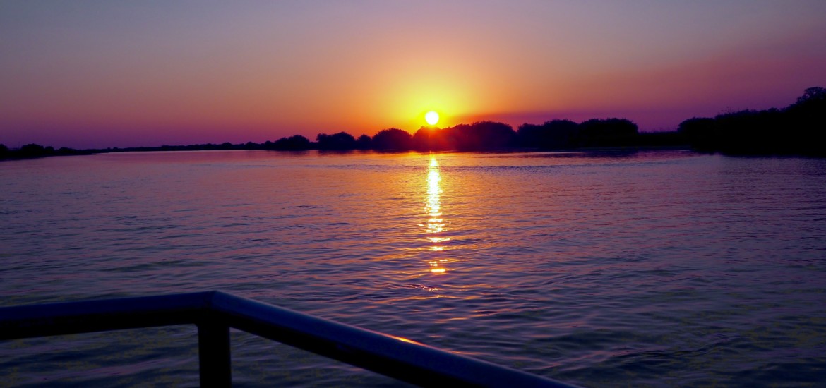 Namibia Okavango Hakusembe Lodge Fluss Strand Sonnenuntergang Sunsetcruise