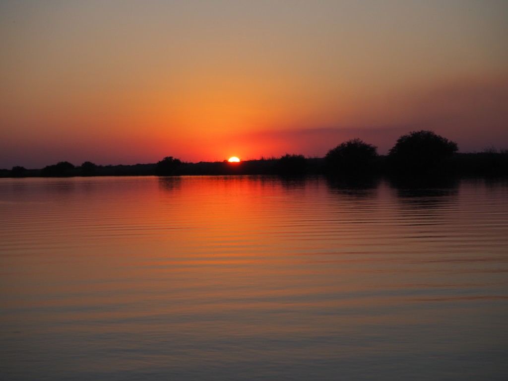 Namibia Okavango Hakusembe Lodge Fluss Strand Sonnenuntergang Sunsetcruise