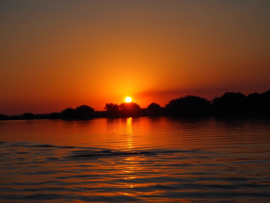 Namibia Okavango Hakusembe Lodge Fluss Strand