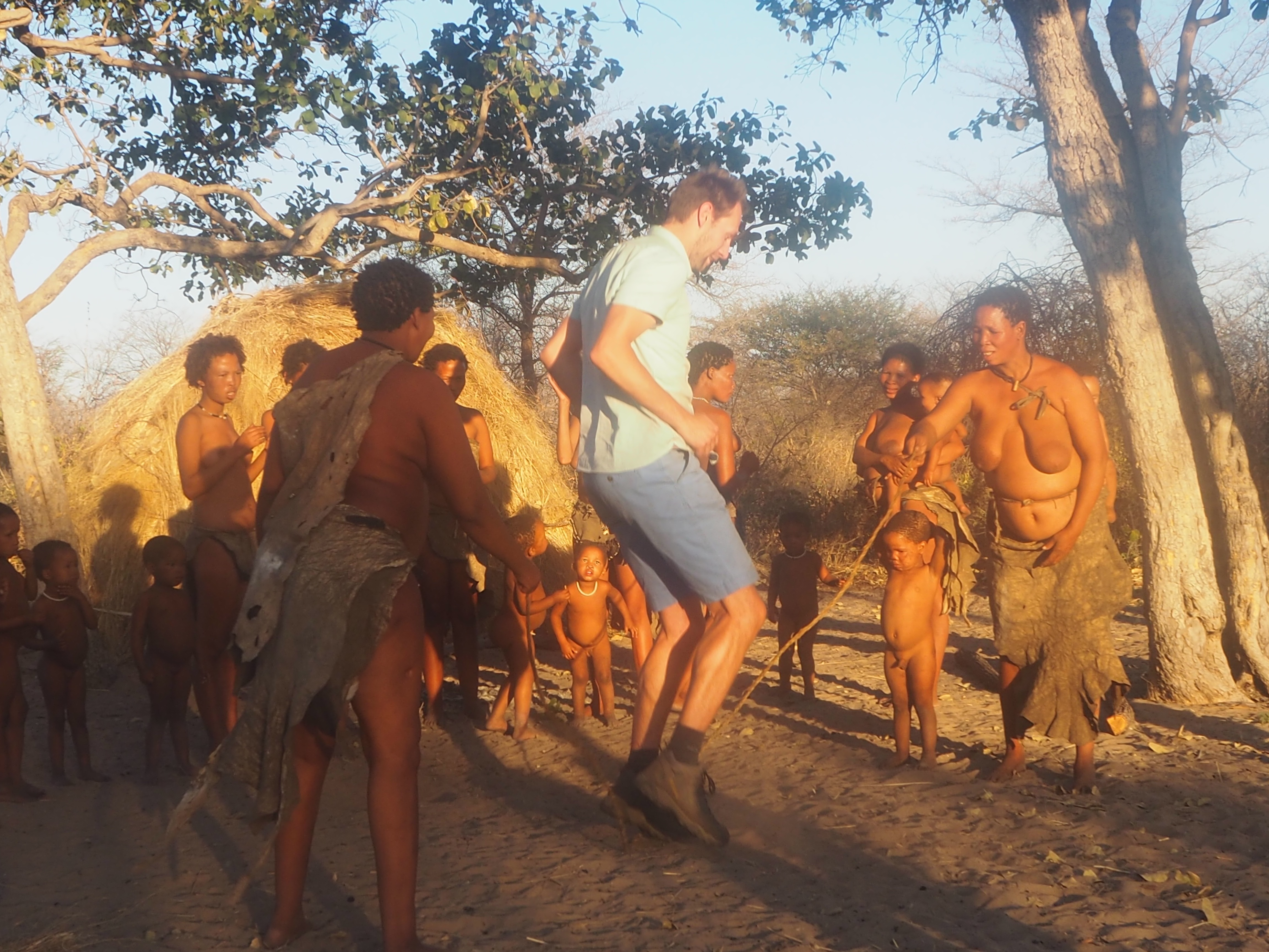 Bushmen camp Fiume Namibia Grootfontain Buschmänner San Safari lebendiges Museum Familienreise