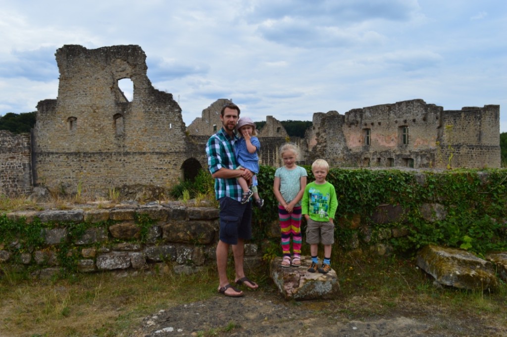 Burg Fels Luxemburg Familienurlaub